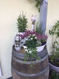 Weinfass Deko Garten Weinfass Deko Garten In 2020 Weinfass Deko Weinfass Garten Weinfass