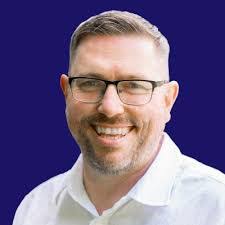 Les Preece's Instagram, Twitter & Facebook