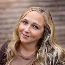 Amanda Stradling's Instagram, Twitter & Facebook