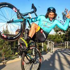 Vittorio brumotti, l'inviato di striscia la notizia vittima di una violenta aggressione a milano in pieno giorno: Vittorio Brumotti A Tarquinia Per Il Tour Fai Brumotti Per L Italia Bignotizie It