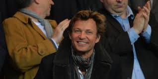 He is best known for hosting the journal de 20 heures news bulletin and un jour, un destin biographical show. Laurent Delahousse Biographie De Laurent Delahousse Cosmopolitan Fr