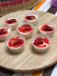 Aby wyciągnąć panna cottę, należy włożyć foremkę, po sam brzeg, na kilka sekund do miski z. Resepi Dessert Panna Cotta Yang Mudah Dan Sedap Vitaminguruanda