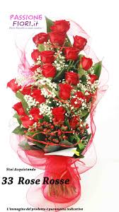 Un mazzo di 24 rose rosse rivela, alla persona che ami, che è sempre nei tuoi pensieri. 33 Rose Rosse Passionefiori It Fiori Freschi A Casa Tua
