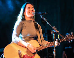 Em publicação nas redes sociais, a cantora sertaneja maria clara informou aos seus seguidores que está se. Cantora Maria Clara Fara Live No Youtube No Sabado 9 De Maio