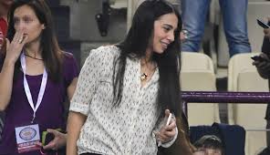 Ακόμη και πέρυσι τέτοια μέρα που ήταν στον μήνα της, στο 6ο παιδί της, είχε τηρήσει το έθιμο στη βουλιαγμένη Olympia Xopsonidoy News Gr