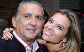 A declaração de amor foi feita após o zunzunzum na internet em torno da informação de que ele teria brigado com a mulher num show do cantor luan. Mulher De Galvao Bueno Fala Pela Primeira Vez Apos Infarto Do Narrador