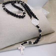 Terço de Mão São Bento em Prata 925 com Pedras Naturais Ágata Preta  Mesclada para Oração