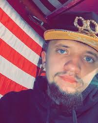 Lindsay Salisbury's Instagram, Twitter & Facebook