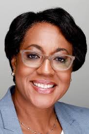 Janelle Lyons's Instagram, Twitter & Facebook