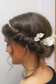 Brautfrisur Romantisch Mit Blumen Und Band Frisur Mit Band Brautfrisuren Mit Blumen Brautfrisur