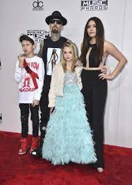 Travis barker was born on november 14, 1975 in fontana, california, usa as travis landon barker. Barker Zahlt Uber 100 000 Dollar Fur Hinterhof Party Stars Heute At