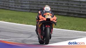 Brad binder tampil sebagai pemenang pada balapan motogp austria 2021 yang penuh drama di berkat brad binder, bendera afrika selatan pun untuk pertama kalinya berkibar di lintasan motogp. Gfz1umeq7d 58m