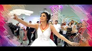 Ala tokel, youtube üzerinden takipçileri ile paylaştığı videoları ile son zamanlarda isminden sık sık söz ettirmeyi başarmıştır. Hakan Ile Gizem Dugun By Berfinvideolondon Sponsor Icin
