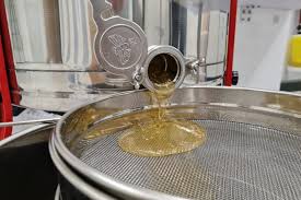 Honig schleudern translated from german to english including synonyms, definitions, and related words. Unnaerinnen Schleudern Honig Im Eigenen Keller