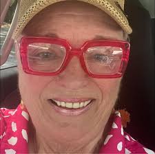 What is the difference between upstairs and downstairs seating at La Chev?