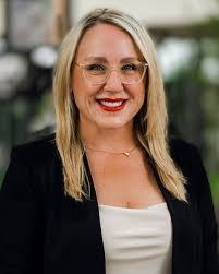 Lauren Oliphant's Instagram, Twitter & Facebook