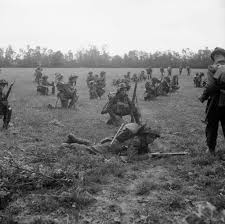 1952) mit sendungen im nordwestdeutschen rundfunk (nwdr) und mit zeitungsartikeln zu wirken. Die 15 Schottische Infanteriedivision In Der Normandie