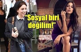 Cansu dere'nin cinayet büro polisi nevra'yı canlandırdığı dijital dizi, 17 mart cumartesi günü puhu tv'de yayınlanmaya başlayacak. Cansu Dere Ekranlara Mi Donuyor