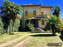 6 locali 318 m2 2º piano con ascensore. Case Con Giardino Privato In Vendita A Sesto Calende Va Trovacasa Net