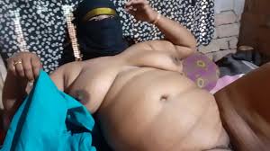 Desi couple fuck while watching porn on mobile phone - XNXX.COM