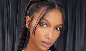 Curly ponytails look better than classic styles. Best Sporty Hairstyles For Curly Hair Fashionisers C