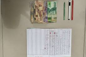 Selalu duluankan prediksi anda sendiri. Ajak Penerima Bansos Covid 19 Pasang Nomor Togel Bandar Ditangkap Halaman All Kompas Com