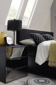 Fur Mehr Wow Im Schlafzimmer Lass Schwarze Mobel Einziehen Haus Deko Rauch Mobel Schlafzimmer Einrichten