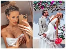 A post shared by gabriela prisacariu 🙈🙊💃🐒 (@gabriela.prisacariu) on jun 7, 2020 at 3:11am pdt gabriela prisăcariu este una dintre cele mai admirate și, în același timp, controversate concurente de la supermodels by cătălin botezatu. Cum ArÄƒta Gabriela PrisÄƒcariu Inainte De A L CunoaÈ™te Pe Dani OÈ›il Trupul Modelului FÄƒrÄƒ OperaÈ›iile Estetice Galerie Foto Spynews Ro