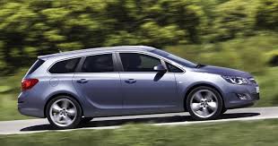 W czerwcu 2010 roku zaprezentowano oficjalnie zdjęcia wersji kombi (sports tourer). 2011 Opel Astra Sports Tourer News And Information Com