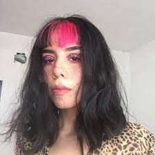 It stood out so well against the colors in the as if. Vasti Vastiqga En Instagram Pink Hair Pink Bangs Dyed Bangs Hair Inspo Color Pretty Hair Color