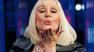 Raffaella carrà era nata a bologna il 18 giugno 1943 con il nome di raffaella maria roberta pelloni. Ybx75lyts24vbm