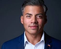 Michael Moad's Instagram, Twitter & Facebook