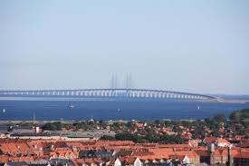 Die grenze verläuft 883 meter westlich vom westlichen pylonenpaar und ist durch schilder markiert, die sich an der. Diese Brucke Verbindet Danemark Und Schweden Picture Of Copenhagen Zealand Tripadvisor
