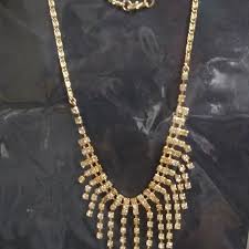 Indonesia adalah sebuah negara dengan kekayaan alam yang luar biasa. Lengkap Tari Yapong Betawi Sejarah Fungsi Gerakan Musik Video