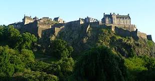 En el castillo de edimburgo, al rey jacobo iv no se le escapaba nada gracias a las laird's lugs (lord's ears, es decir, «las orejas del rey»), una pequeña pero no le haríamos justicia al castillo de edimburgo si no termináramos el artículo con estas preciosas vistas de la ciudad (sin duda, es uno. Castillo De Edimburgo Wikipedia La Enciclopedia Libre