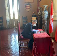 Miodrag vlahović, crnogorski ambasador pri svetoj stolici, odlikovan je juče, na ceremoniji u vatikanu, zajedno sa još devet kolega ambasadora, ordenom pape pia ix. Miodrag Vlahovic Ambassador Tag Aktuelno Miodrag VlahoviÑ› Served As President Of The Presidency Of The Socialist Republic Of Montenegro Within The Socialist Federal Republic Of Yugoslavia