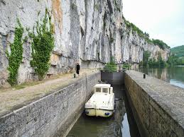 Cirq lapopie and bouzies (. Ecluse Du Ganil Vallee Du Lot Croisiere Sur La Riviere Du Lot Bouzies Larnagol Saint Cirq Lapopie France Mapio Net