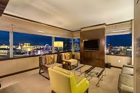 The décor focuses on modern comfort with some . 2 Bedrooms Suites In Las Vegas Unique 2 Br 7 Pax With Jaw Drop View
