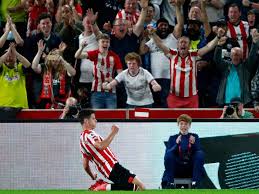 Brentford ist ein stadtteil von london im london borough of hounslow an der mündung des brent in die themse. Video Brentford Fans Sing Hey Jude After Win Over Arsenal