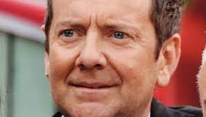 L'attore comico mimmo sepe è morto, nella giornata di oggi, all'età di 65 anni, a darne l'annuncio corrado taranto, stabile compagno di lavoro. Morto John Peter Sloan Il Comico Di Zelig Che Insegnava L Inglese In Tv Dilei