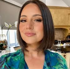 Jean Maria's Instagram, Twitter & Facebook