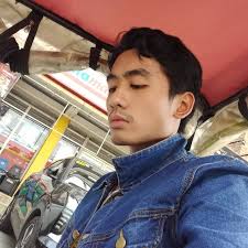 The chef takes selfies in the kitchen. 🔪🍴🍳🤳 #kitchenselfie #pinkapron  #cooking