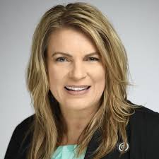 Lisa Motes's Instagram, Twitter & Facebook