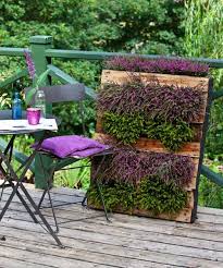 19 Inexpensive Diy Pallet Planters To Beautify Your Garden Easily Jardines Verticales Jardines Paleta De Jardin