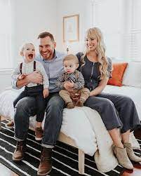 We Finally Got Some Family Pictures Taken By My Wonderfully Talented Friend Abbbbyroses It Only To Christmas Pictures Outfits Little Boy Fashion Boy Fashion