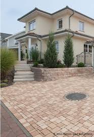 Rustikale Gestaltung In 2020 Einfahrt Gestalten Rustikales Design Einfahrt