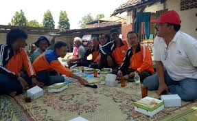 Cara melamar kerja jadi tukang sapu jalanan | lowongan kerja terbaru Suka Duka Petugas Kebersihan Klaten Bunga Semusim Bikin Petugas Kuwalahan Suara Merdeka Solo