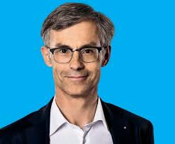 PAROLE DER ABSCHIED ZUG UND DIE PENDLER