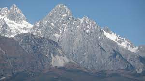 Jade dragon snow mountain ( yulong xueshan ) from black dragon park in lijiang. Datei Yulong Xueshan 10 Jpg Wikipedia
