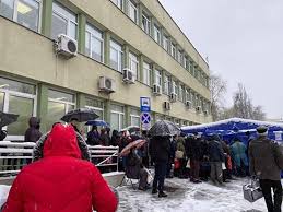 Managerul iocn, ioan cătălin vlad, a transmis că în această săptămână au fost depistați cu coronavirus 11 pacienți, dintre care doi pacienți simptomatici. CoadÄƒ De Zeci De Metri La Institutul Oncologic Din Cluj Sute De Bolnavi Cei Mai ExpuÈ™i La Infectare Cu Covid19 Au Stat La Rand In Ninsoare De DimineaÈ›Äƒ ReacÈ›ia Spitalului Www Actualdecluj Ro